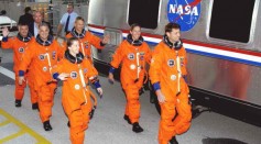 Mission STS-112 crew pilot Pamela Melroy (L), Mission Specialists David Wolf (2nd-L), Fyodor Yurchikhin (RSA) (3rd-L), Commander Jeffrey Ashby (R), Mission Specialists Sandra Magnus and Piers Sellers.