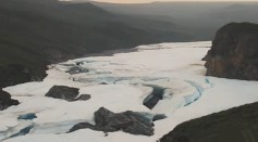 Ice deposits on Arctic river rapidly disappearing