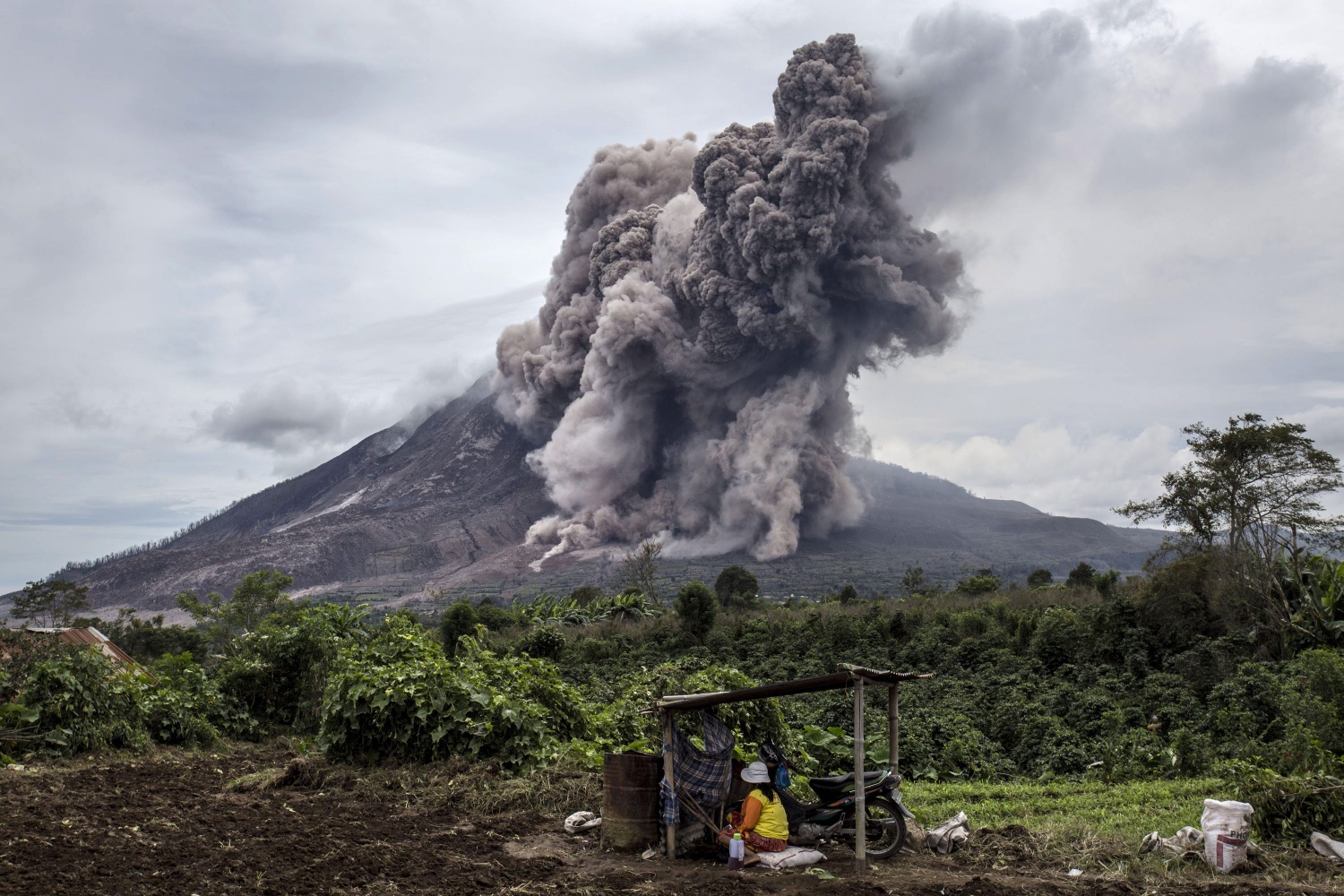  Indonesia  s Mount Sinabung Spews Ash 3 Miles High 
