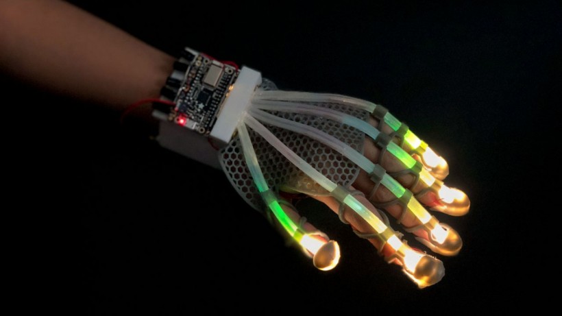 Robotic Glove Uses Light To Measure the Sense of Touch