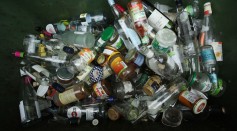 Science Times - Glass Bottles Much Worse for the Environment than Plastic, Researchers Warn