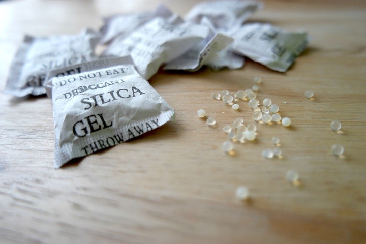 Why Do We Always See Silica Gel in Almost All Products We Buy? Here’s What Experts Say