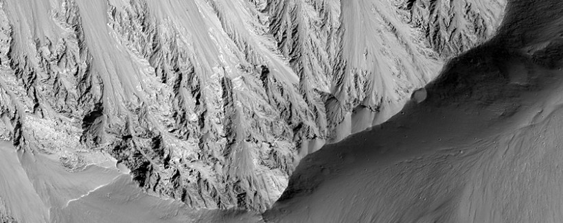 HiRISE images of Valles Marineris