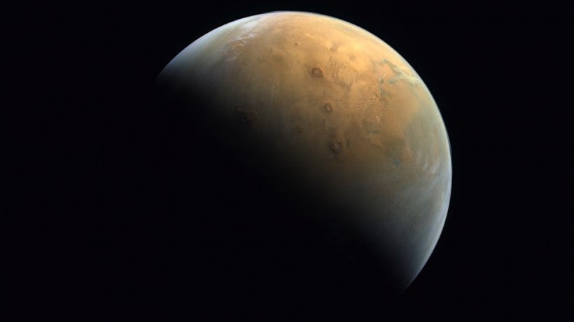 Hope Probe Shares Stunning Photo of Mars