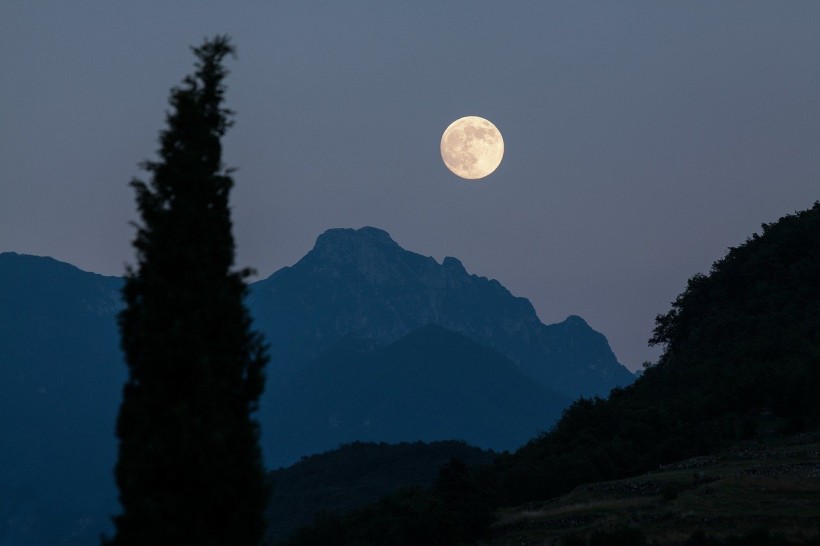  What Is Snow Moon and How To Catch It This Weekend?