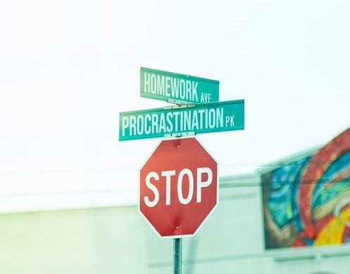  Procrastination: Why People Wait Before Doing A Task and How To Break This Pattern