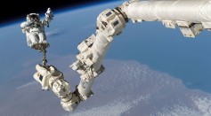 STS-114 Steve Robinson on Canadarm2