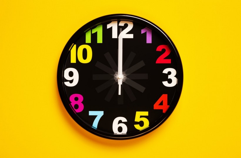 black-and-yellow-analog-clock-3283142