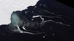 Mackenzie Bay, Antarctica (6923372947).jpg