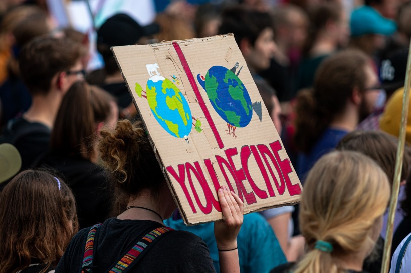  14,000 Scientists Declare Climate Emergency, Warn Ignoring Climate Change Awaits 