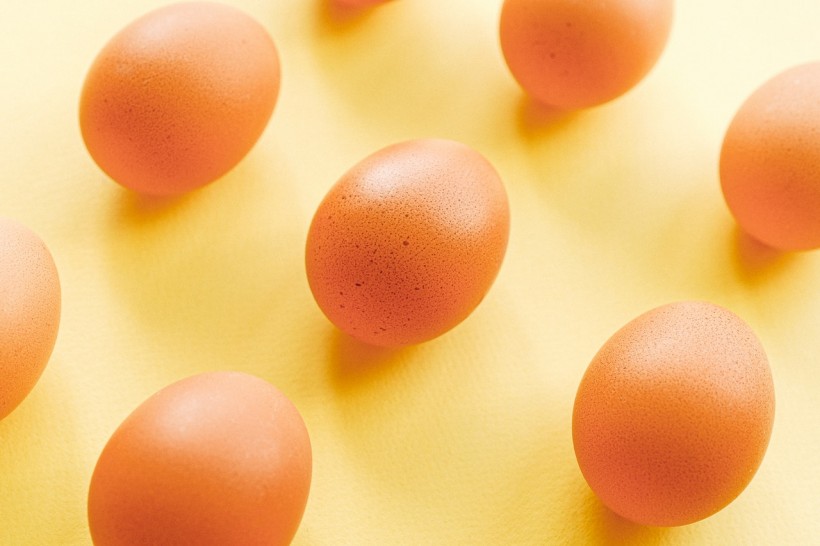 eggs-on-a-yellow-background-4045561