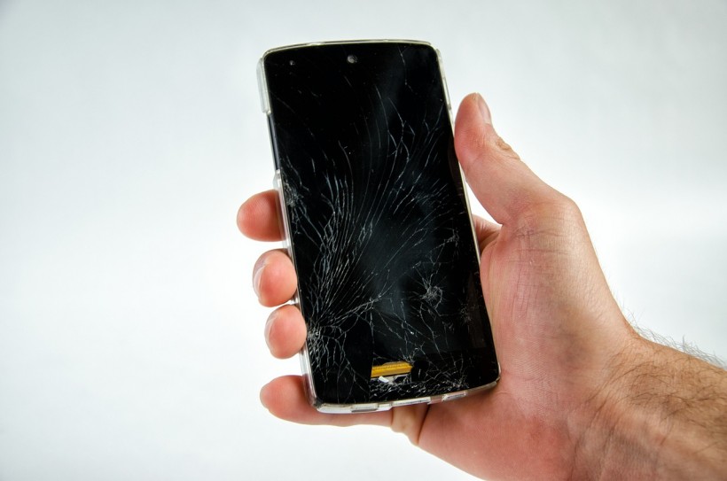 Science Times - Cracked Cellphone Screens: Research Unveils How Self-Healing Polymers Can Help Fix Your Device Fast and Cheap