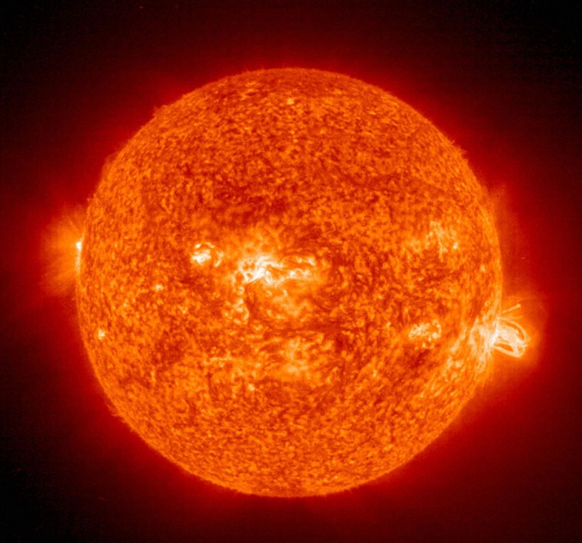 Science Times - The Sun Fires Off a Major Solar Flare; Report Suggests Outburst Could Feed Into Some Impressive Aurora Action on Earth