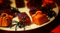  Halloween Trick or Treat: Why Do Dentists Recommend Allowing Kids Eating Candy This Season?