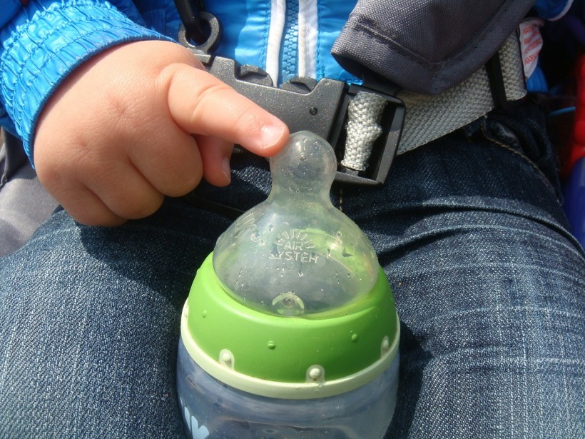 Science Times - Microplastic Contamination: Researchers Show How Steam Disinfection of Rubber Nipples in Feeding Bottles Affect Babies, Environment