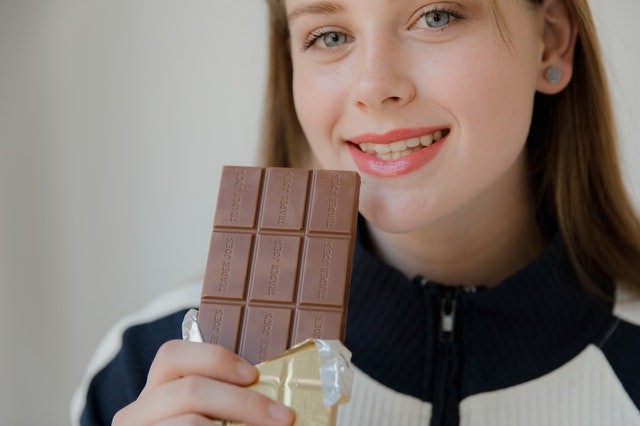 Science Times - Eating Dark Chocolates 3X a Day Can Uplift One’s Mood; New Study Suggests 30g a Day Can Make a Person Happier