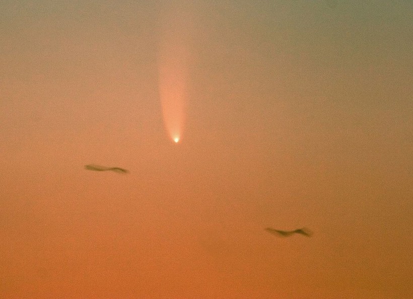 Comet Pictured At Sunset Over Sydney