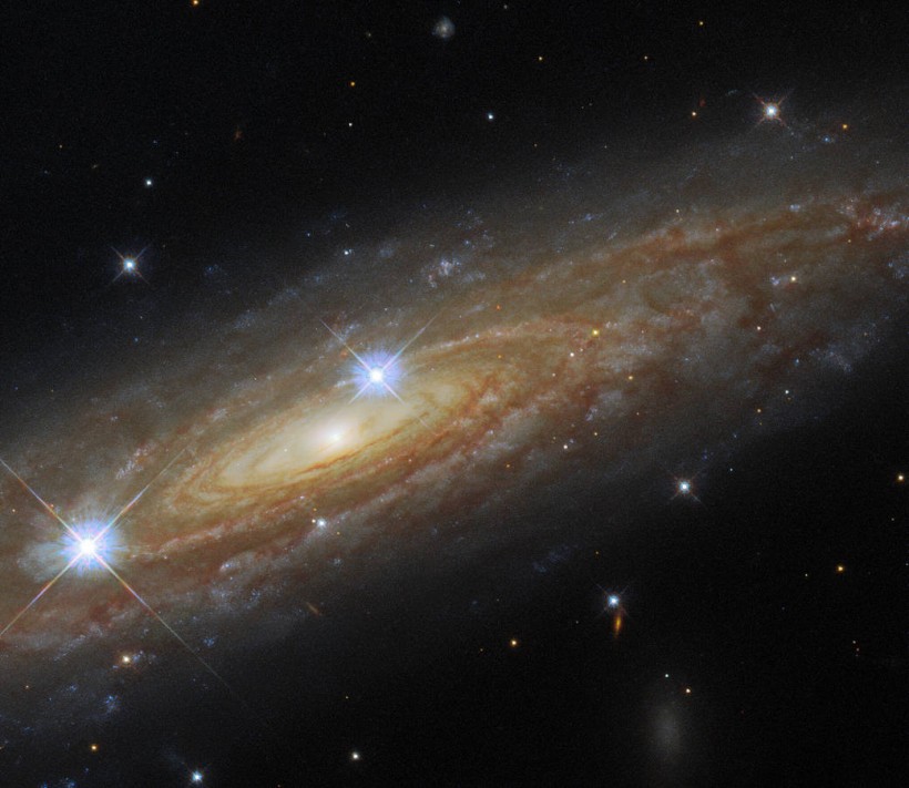 Hubble Snaps a Stunning Spiral’s Side