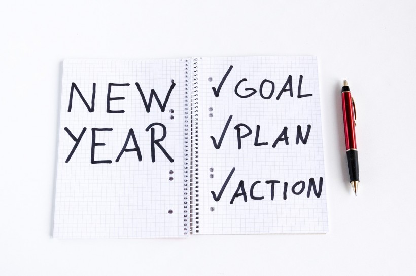  Learn How to Stick to New Year's Resolution Using These Cognitive and Behavioral Hacks