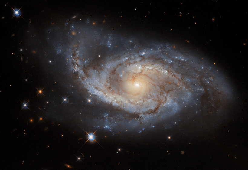 Hubble Sights a Sail of Stars