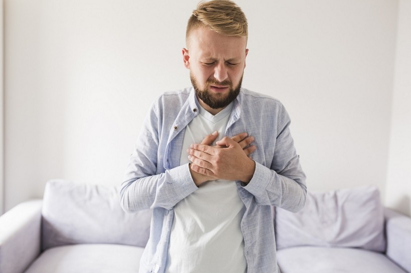  Heartburn: Why Does the Chest Feel Like It's on Fire After Eating and What Foods Can Help Ease the Feeling?