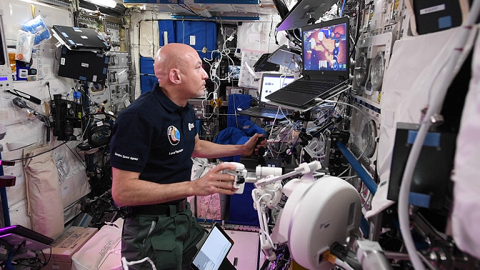 Parmitano onboard the ISS during ANALOG-1