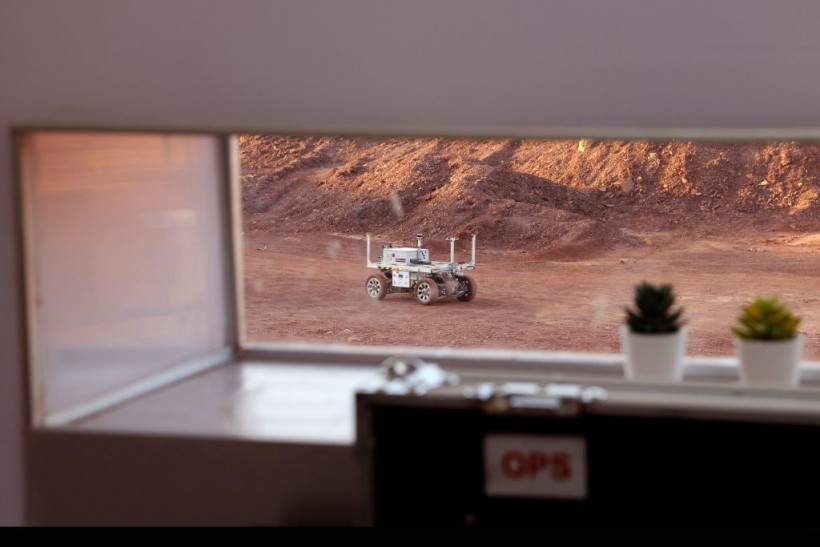 Rover on Mars Habitat Simulation