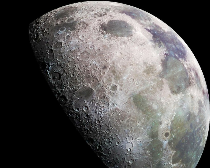  Colossal Ancient Impact on the Moon's South Pole May Explain Differences Between Lunar's Near and Far Side
