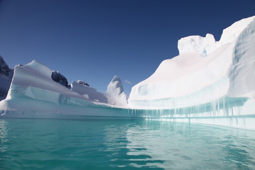  Scientists Found A 'Hidden World' Underneath the Thick Ice in Antarctica