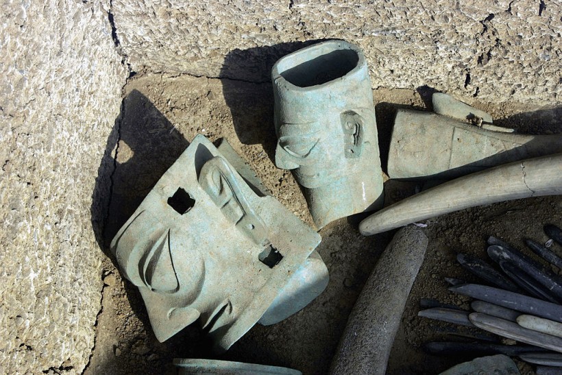 Workers Excavate and Restore Relics In Sanxingdui Remains