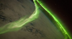  NASA Shares Stunning Photo of a Brilliant Stream of Southern Lights Taken From the International Space Station