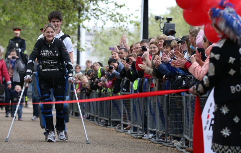 Paralysed Claire Lomas Finishes The London Marathon
