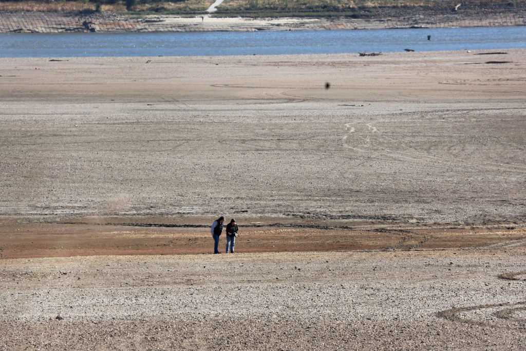 Severe Drought Hits Mississippi River Revealing Sunken Remains Of A   Drought In Mississippi River Basin Slows Down Vital Barge Traffic 