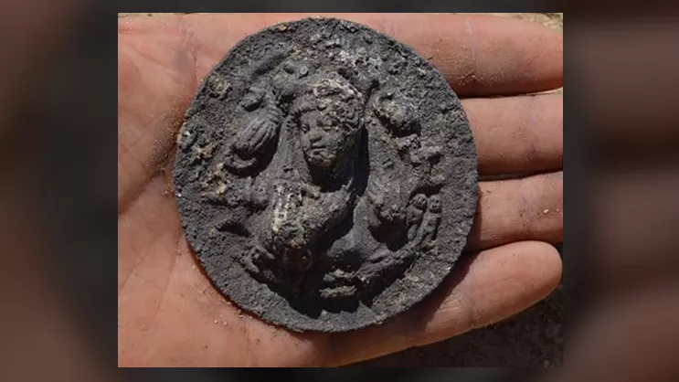 Russian archaeologists uncovered an ancient burial of Aphrodite cult priestess. 