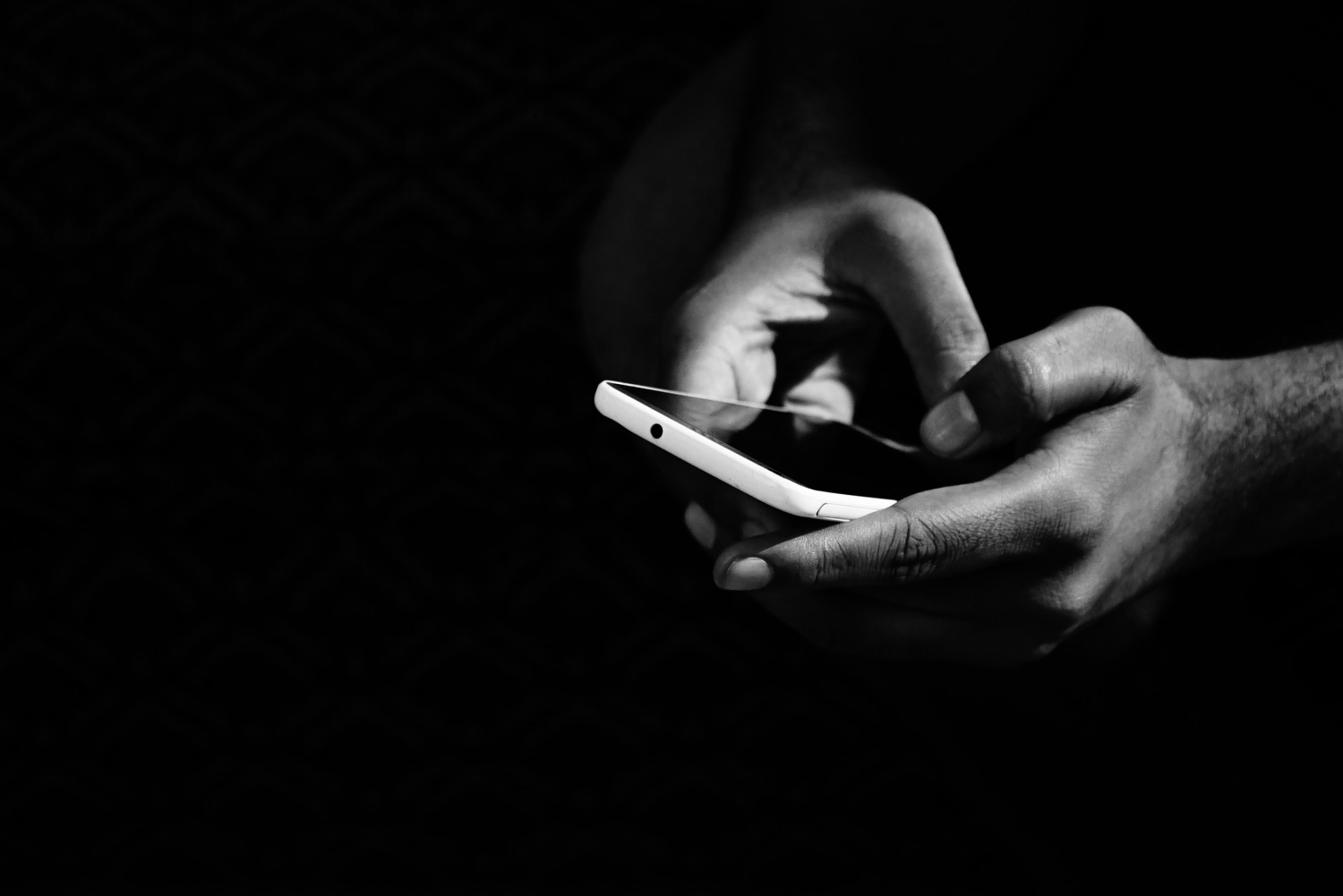 smartphone-addiction-makes-you-less-creative-while-having-no-access-to