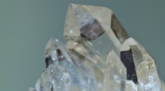 Theorists Found a Way of Predicting the Shapes of Crystals Lacking Symmetry