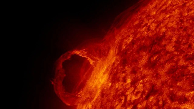  Sun Released Colossal X-class Solar Flare From Previously Hidden Unstable Sunspot That Is Now Facing Earth 