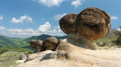 Living Rocks of Romania Give Birth To New Trovant Stones, Grow 2 Inches Every 1,000 Years