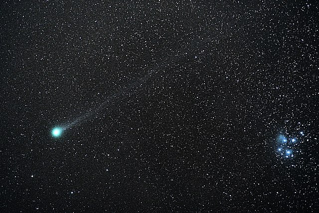 Green Comet Captured Losing Part Of Its Tail Due To Solar Storm Photo Trendradars