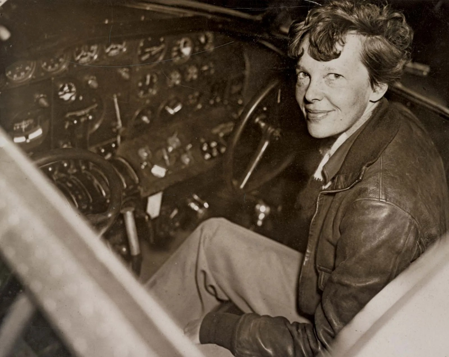 amelia earhart biography