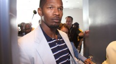 Can COVID-19 Vaccine Leave One Paralyzed, Blind? The Truth About Jamie Foxx's Case
