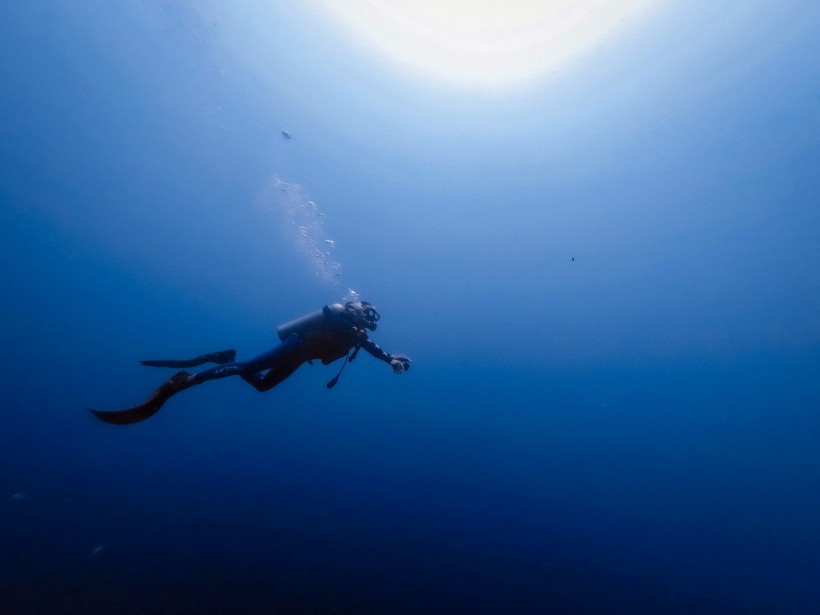 Scuba Diver Survives Rare Blood Syndrome Caused by Underwater Cave Dive; How Can Fluid Escape From the Veins?