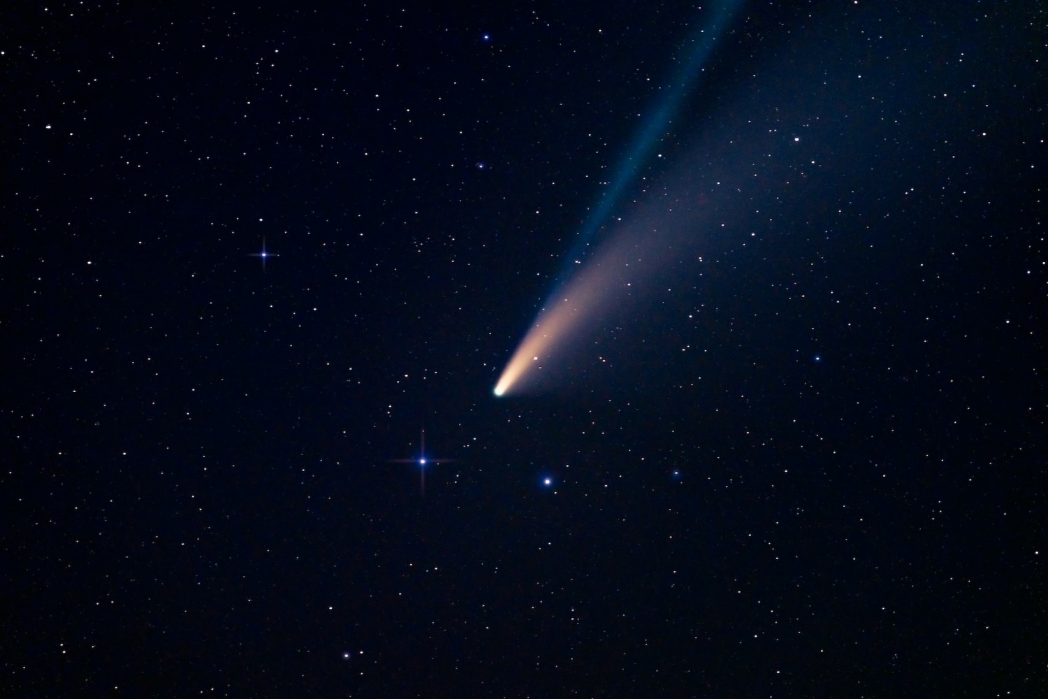 Nishimura Comet Captured on Digital Camera Resurfaces Weeks Later on a
