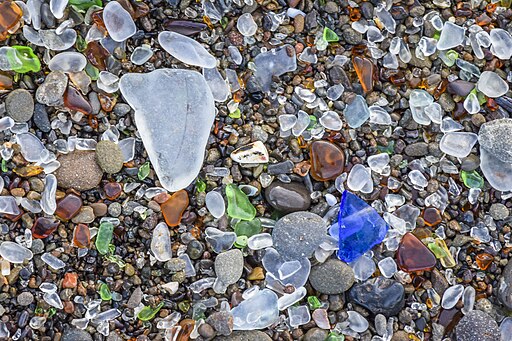 Sự suy giảm của thủy tinh biển: Các mảnh kho báu bị biến thành rác trở nên khó tìm hơn do sự phổ biến của nhựa sử dụng một lần
