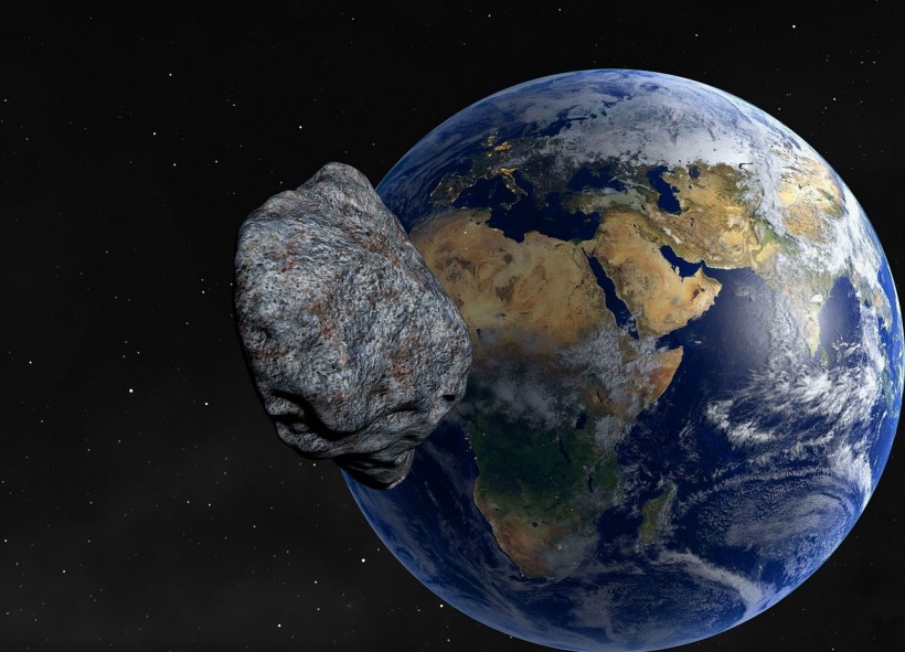 Mesmerizing Footage Captures Fiery Demise of Over 3-Feet Asteroid Racing Across the Night Sky