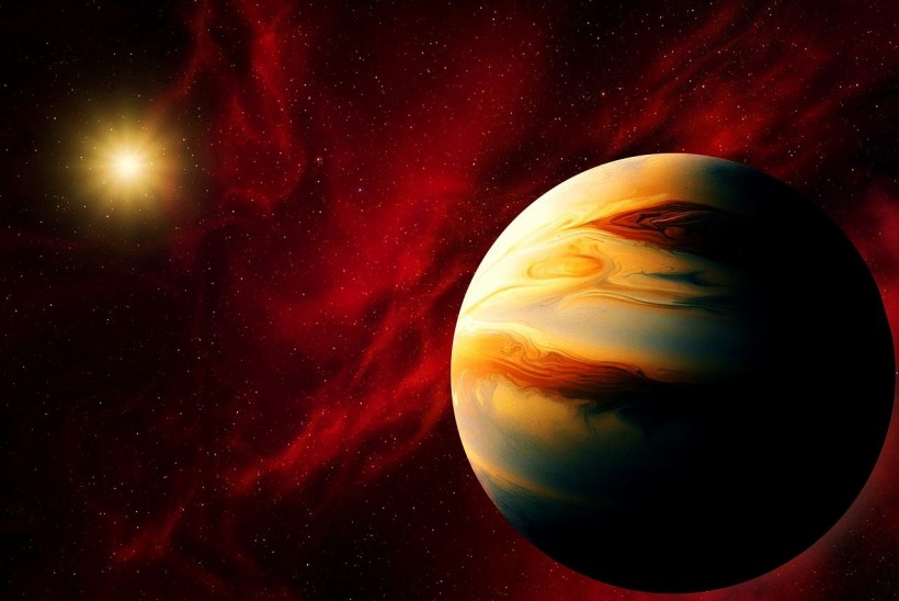 Distant Giant Planets Begin as Flattened Disks, Transforming into Round Shapes Over Time