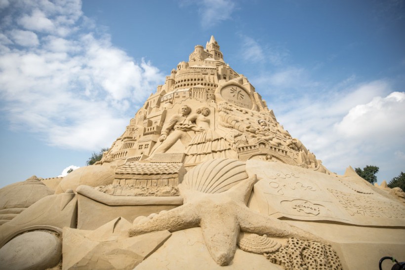 Sand Castle Builders Seek New World Record