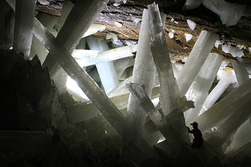 Giant Crystal Cave in Mexico: A Chamber Where Gypsum Grows Six Times the Size of a Human