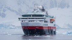 Russian Research Ships Discover Huge Oil and Gas Reserve in Antarctica; Potential Drilling in the Protected Region Raises Environmental Concerns