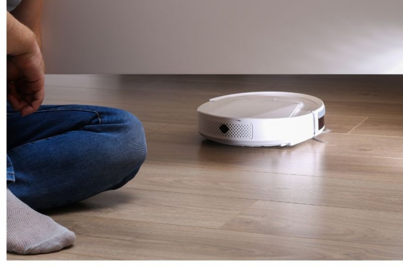 smart vacuum under bed